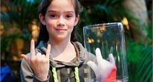 Wax hands in Center Parcs Bispinger Heide
