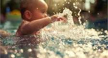 Babyzwemmen in Center Parcs Erperheide
