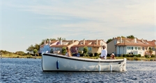 Elektrische boot in Center Parcs Le Lac d'Ailette
