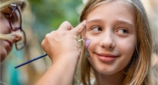 Face painting in Center Parcs Terhills Resort