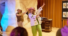 Show van Floris en Bota in Center Parcs Villages Nature Paris